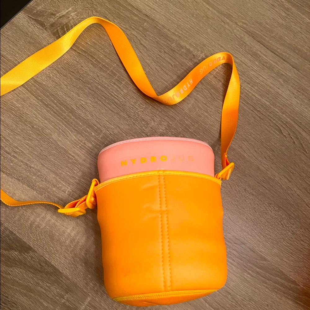 NWOT Hydrojug Two Tone Pro Sleeve- sold out color!